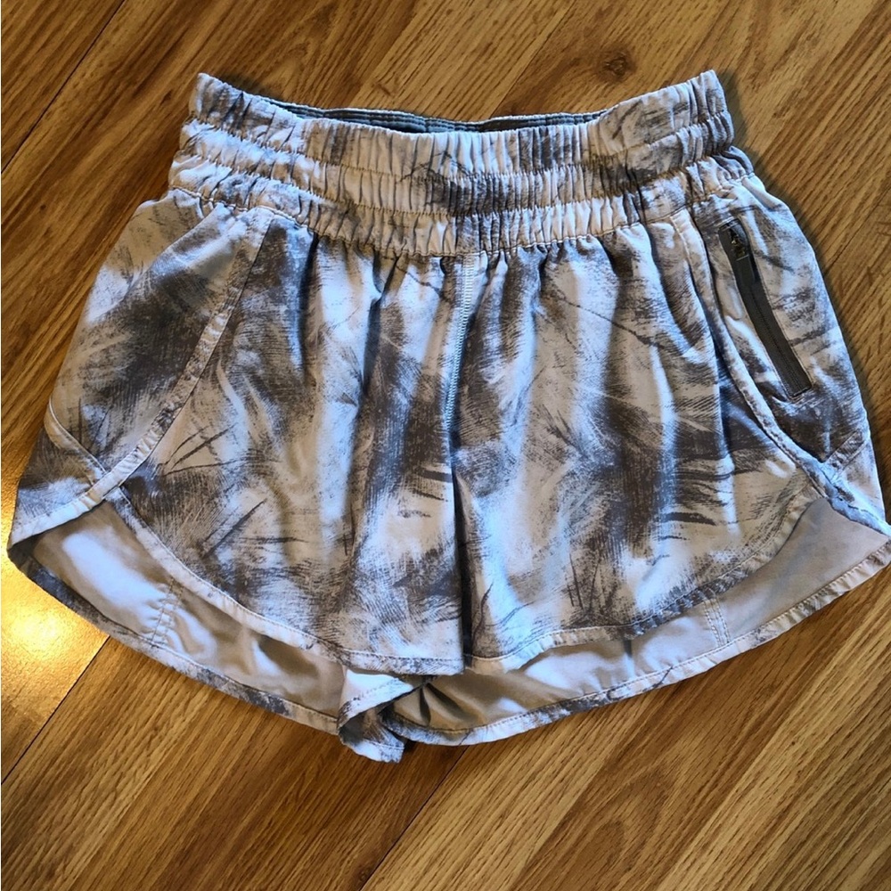 Lululemon tracker shorts